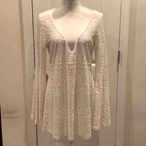 Ecote, vanilla color, bell sleeve, lace tunic.